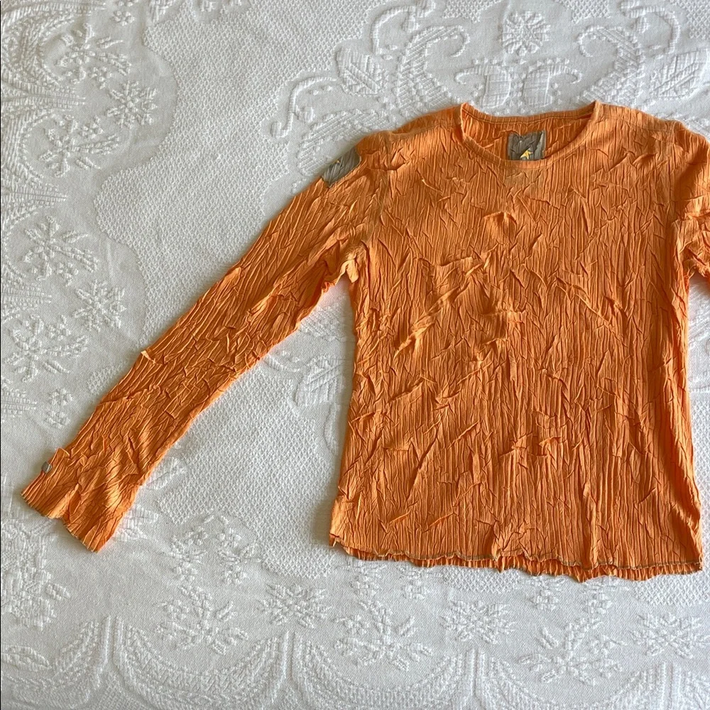 Crinkled Long-Sleeve Tee in Orange - Picture 3 of 9